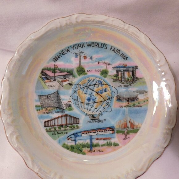 NEW YORK WORLD'S FAIR CUP AND SAUCER PEARLY OPALESCENT 1964-1965 - Picture 2 of 10